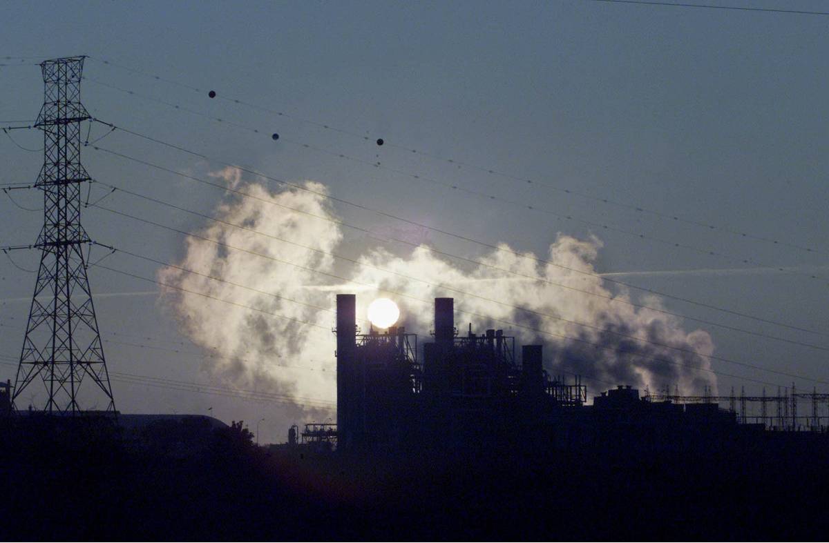 Governo avalia leilão de térmica que eleva conta de luz em R$ 1 bilhão
